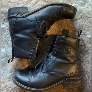 Artiat Women’s Heritage Round Toe Paddock Boot size 8